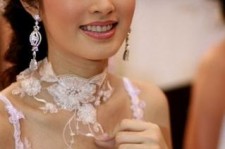 阳春人妖皇后(中国富豪娶人妖皇后)