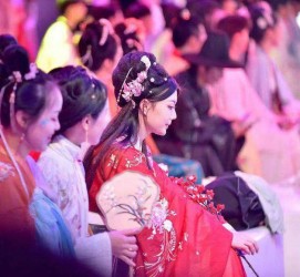 阳春汉服模特兼职(想做汉服模特去哪里找)