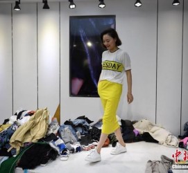 阳春兼职模特试衣服(兼职做试衣模特好吗)