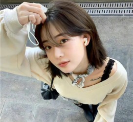 阳春伴游女生云微微的资料