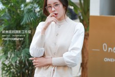 阳春兼职模特被摄影师亲(兼职模特被摄影师亲了)