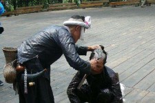 阳春欲带老伴游遍中国(带着老伴去旅游)