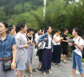 阳春中国的曲男伴游的简单介绍