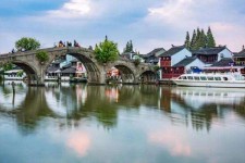 阳春上海旅游攻略(上海旅游攻略手抄报)