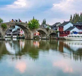阳春上海旅游攻略(上海旅游攻略手抄报)