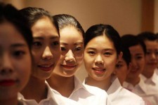 阳春私人伴游招聘 度假区万元月薪招“泳装伴游”