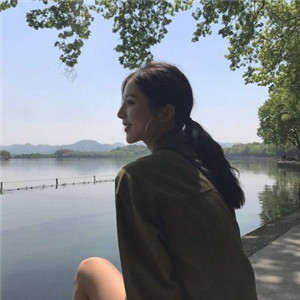 阳春私人伴游网带你看到天际，白色盐湖无际，蓝色天空无边