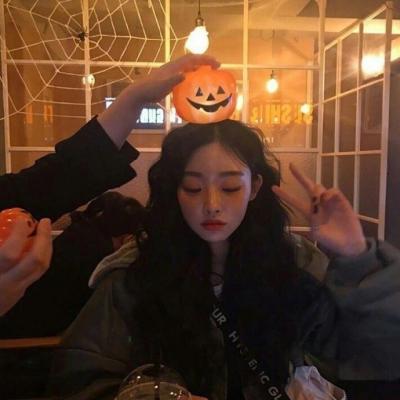 阳春伴游玩耍释放压力，尽情放松表情