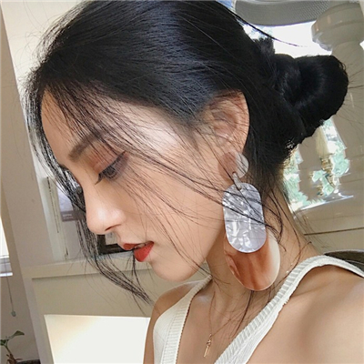 阳春伴游女生张悦然的资料