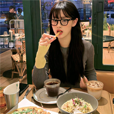 阳春伴游女生娄婷的资料
