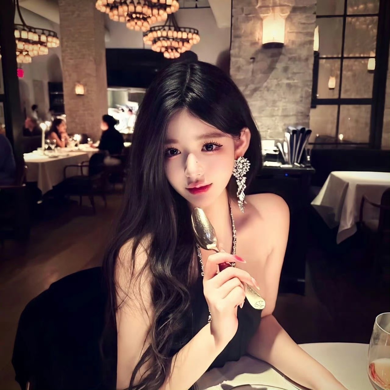 阳春伴游女生蓝盈盈的资料
