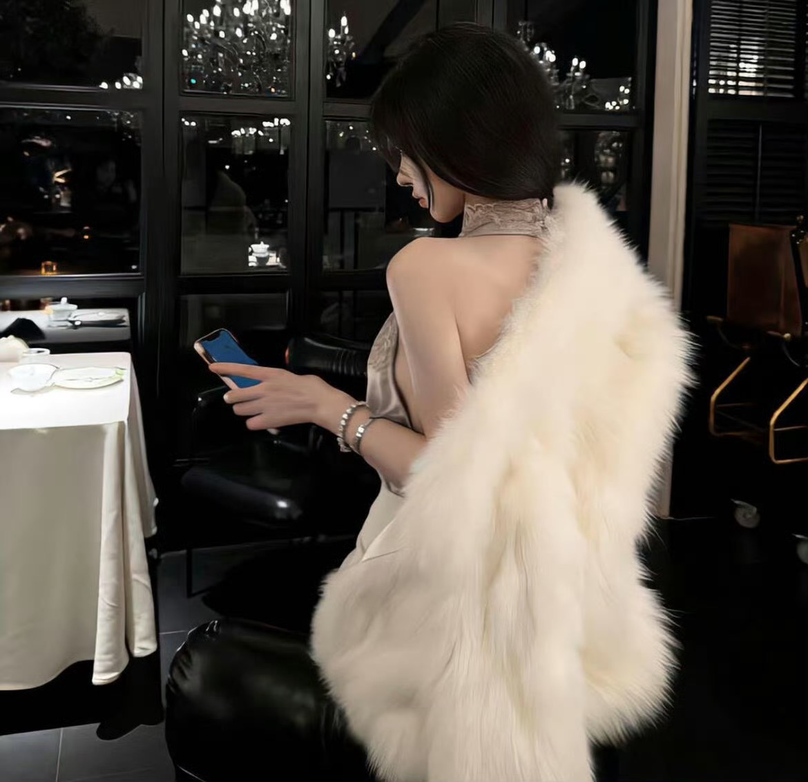 阳春伴游女生月见的资料