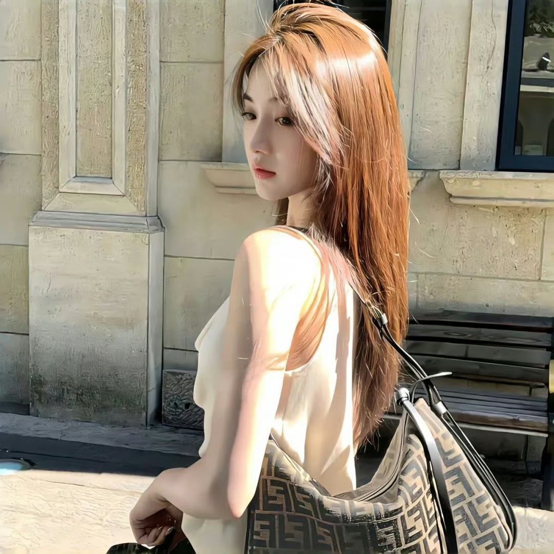 阳春伴游女生夏夏的资料