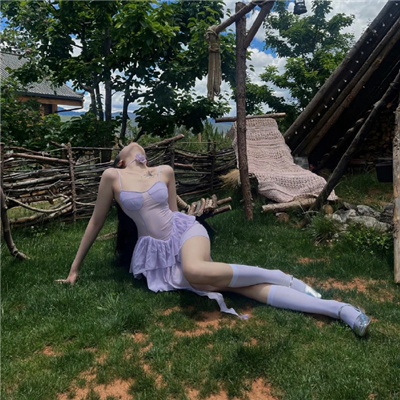阳春伴游女生计玲珑