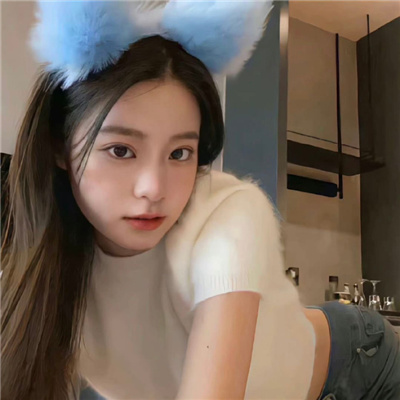 阳春伴游女生苦霞辉