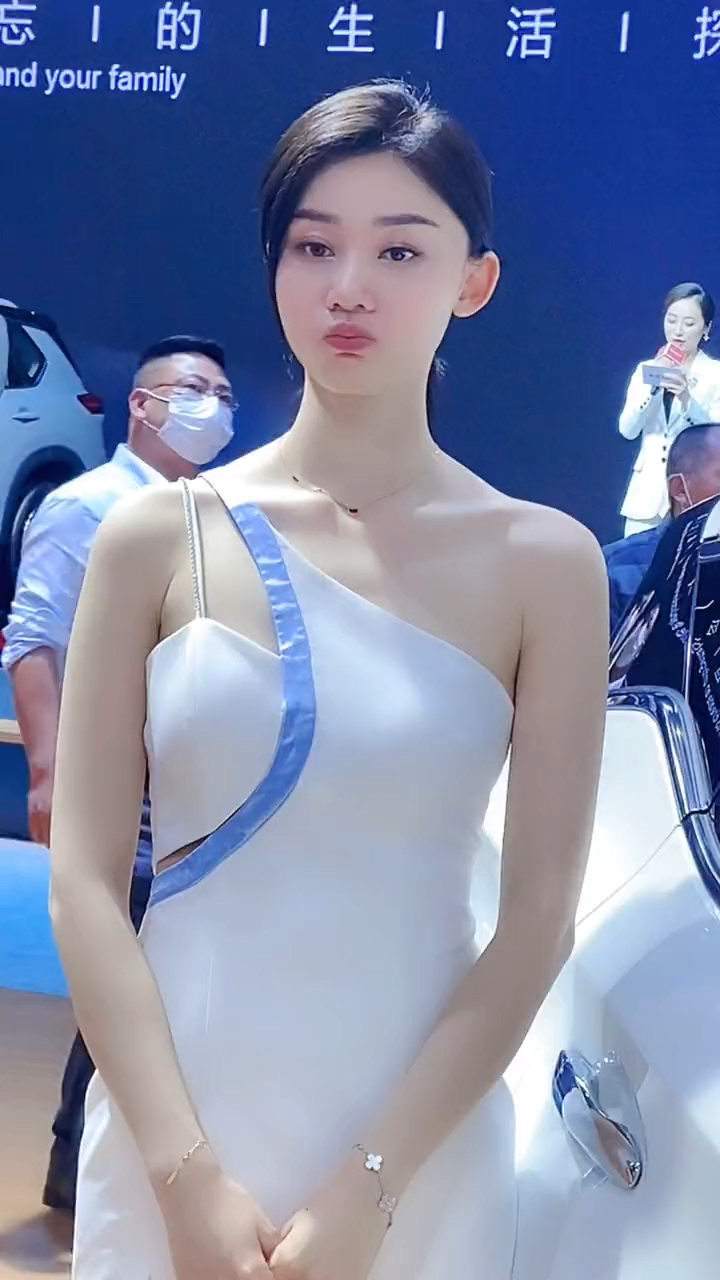 大学女生模特特殊兼职(大学生兼职模特怎么联络)