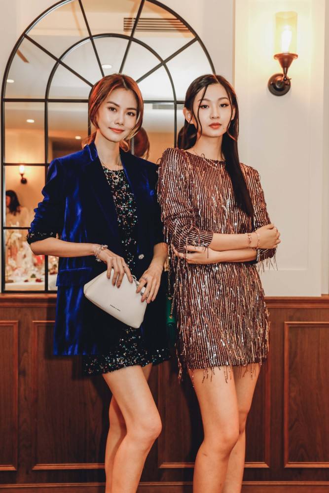 关于灰姑娘在外做兼职模特的信息